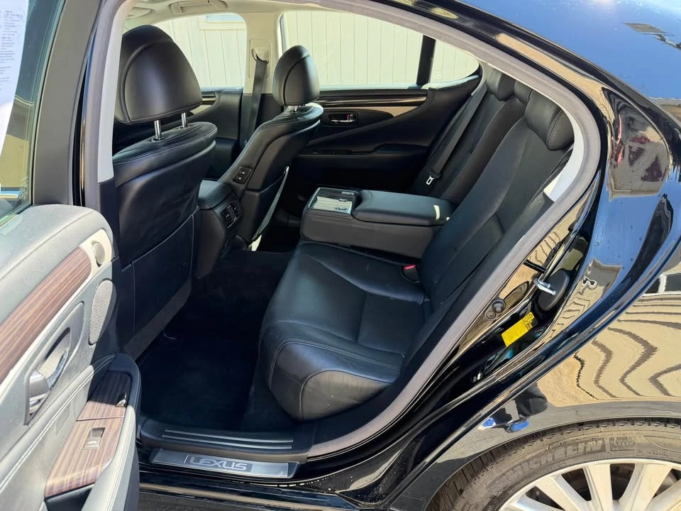 2013 Lexus LS 4th Gen - Image 12 of 19