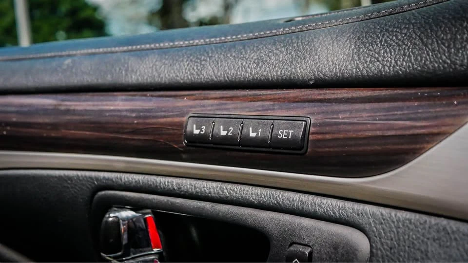 2013 Lexus LS 4th Gen - Image 8 of 11