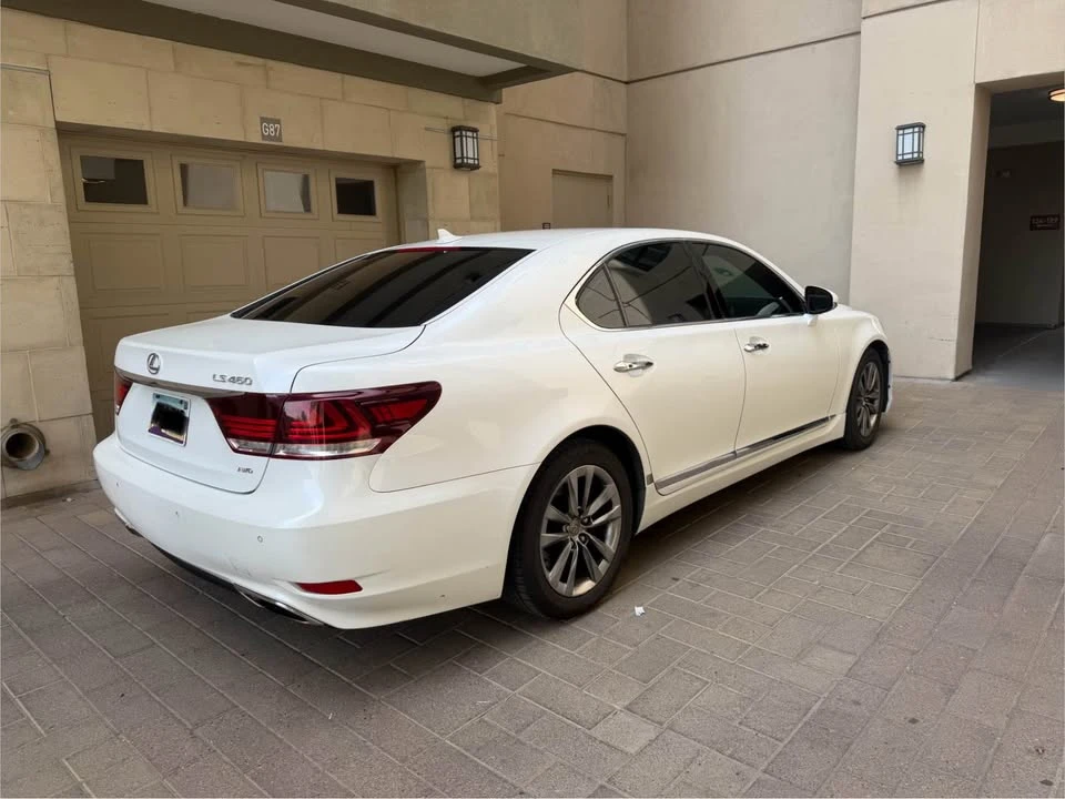 2013 Lexus LS 4th Gen - Image 5 of 16