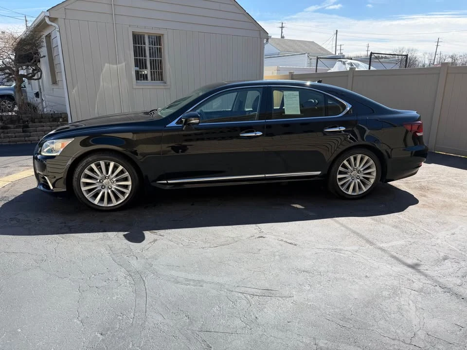 2013 Lexus LS 4th Gen - Image 9 of 19