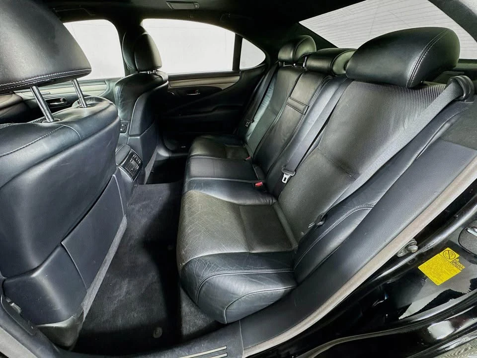 2013 Lexus LS 4th Gen - Image 19 of 19