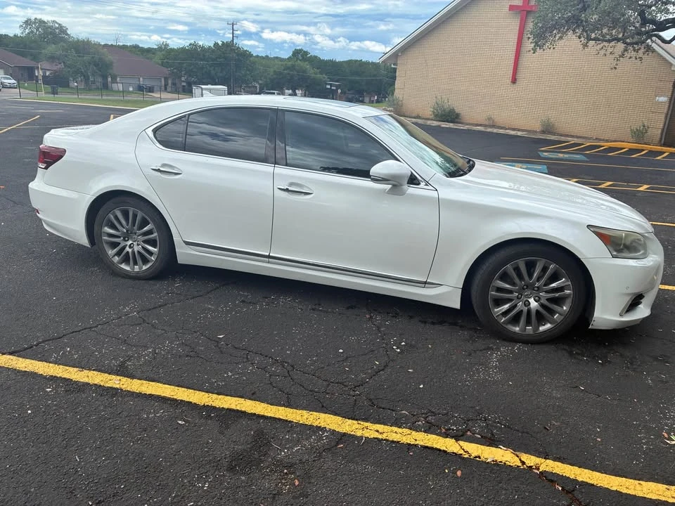 2013 Lexus LS 4th Gen - Image 5 of 12