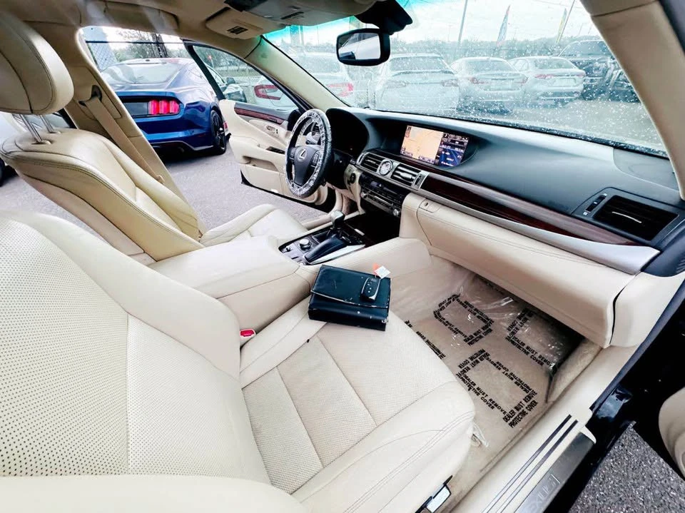 2013 Lexus LS 4th Gen - Image 16 of 20