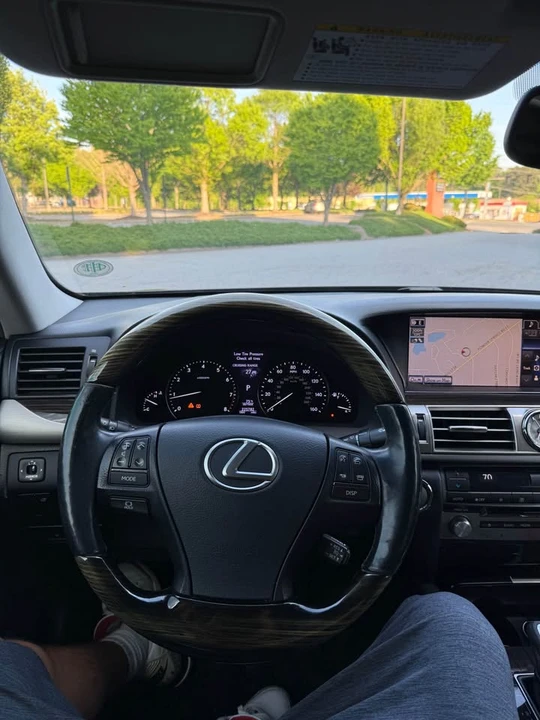 2013 Lexus LS 4th Gen - Image 6 of 10