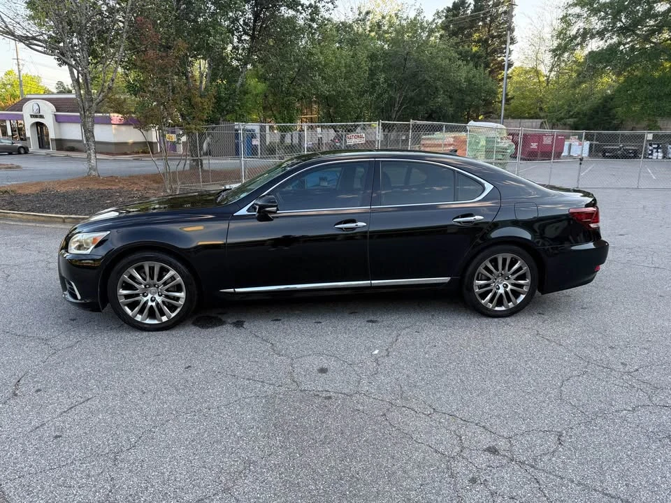 2013 Lexus LS 4th Gen - Image 3 of 10