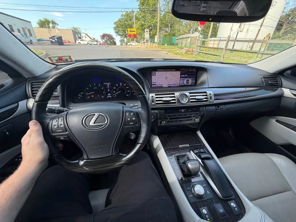 2013 Lexus LS 4th Gen - Image 6 of 9