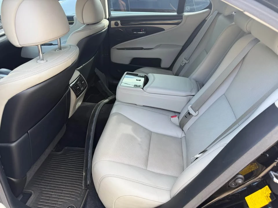 2013 Lexus LS 4th Gen - Image 5 of 9