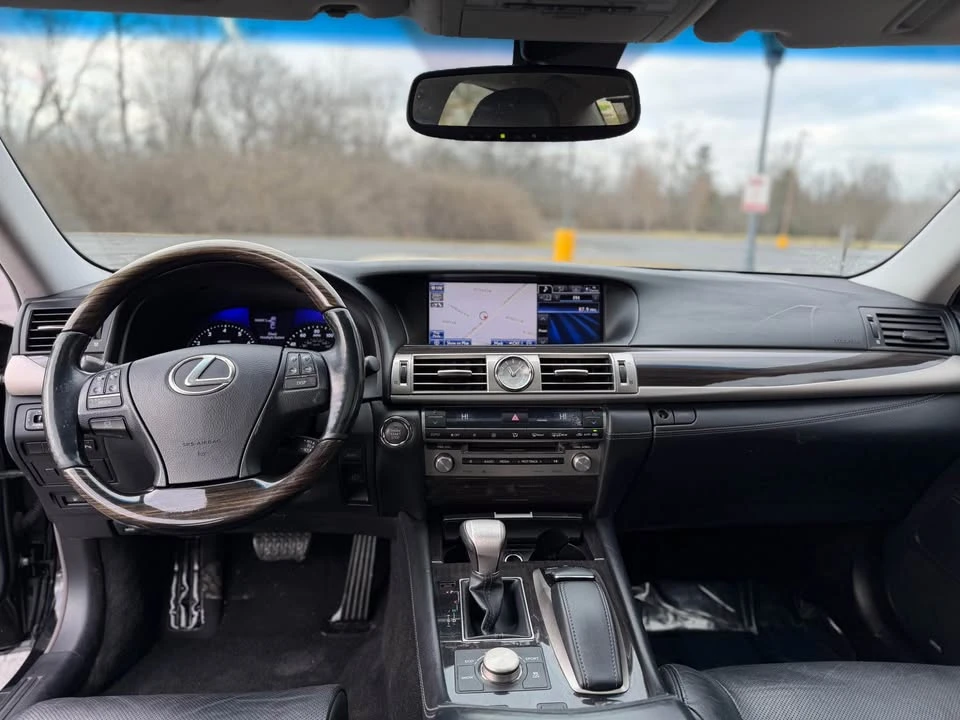 2013 Lexus LS 4th Gen - Image 11 of 19