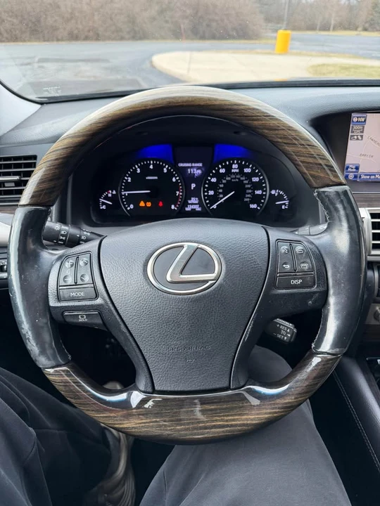 2013 Lexus LS 4th Gen - Image 11 of 18