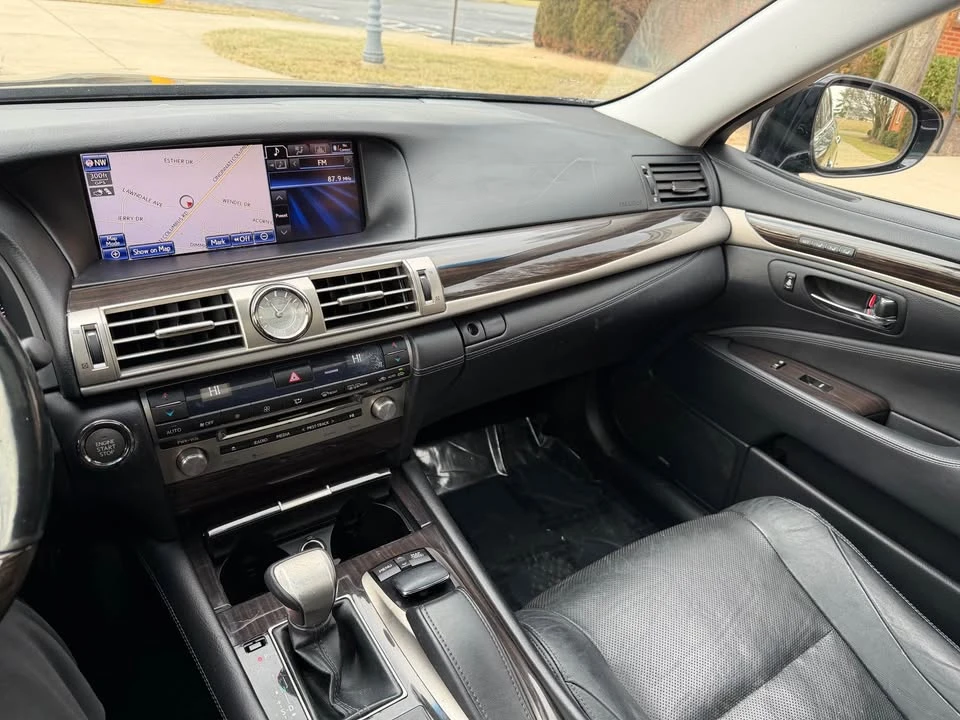 2013 Lexus LS 4th Gen - Image 13 of 18