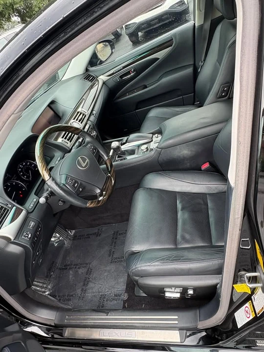 2013 Lexus LS 4th Gen - Image 10 of 20