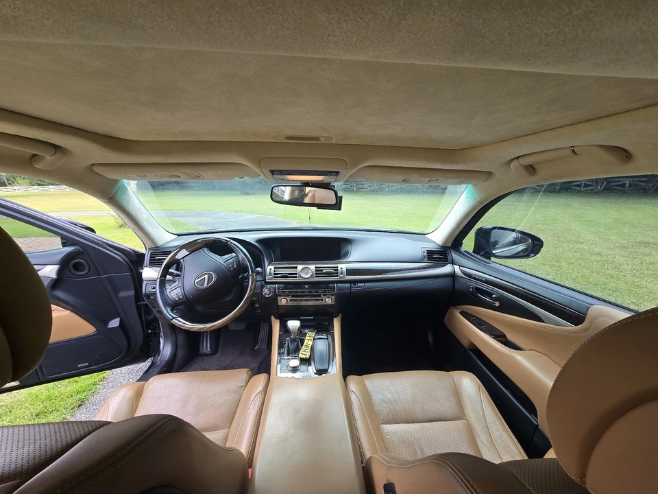 2013 Lexus LS 4th Gen - Image 8 of 11