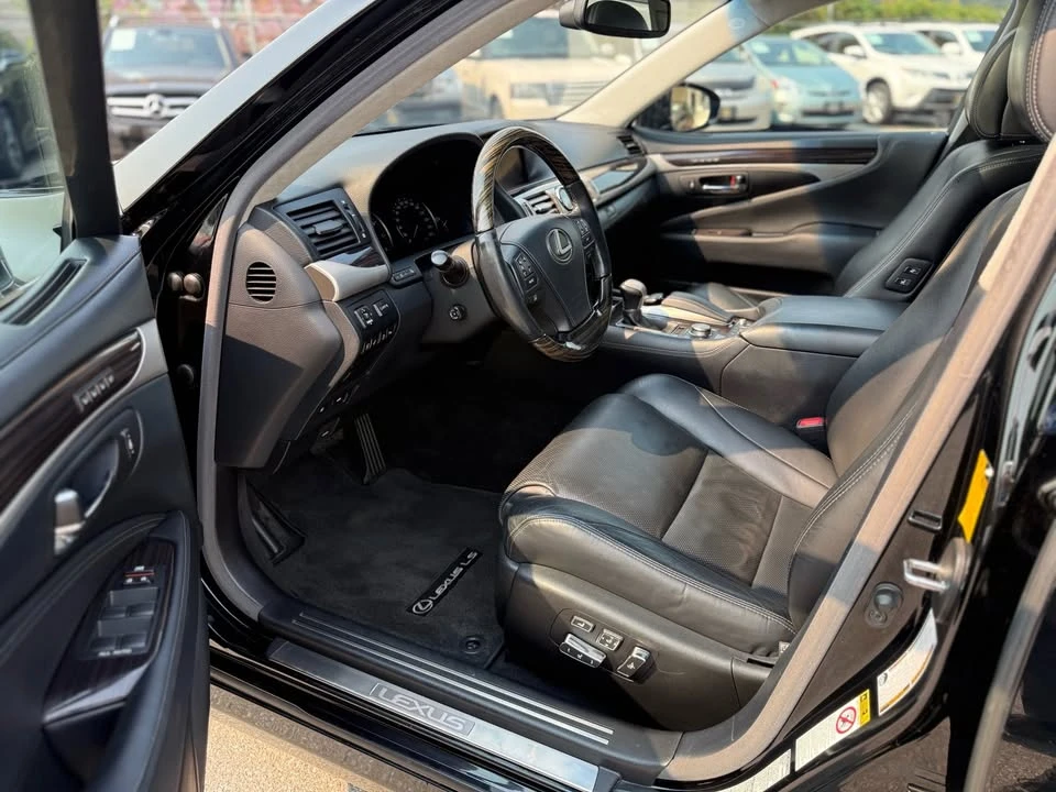 2013 Lexus LS 4th Gen - Image 8 of 18