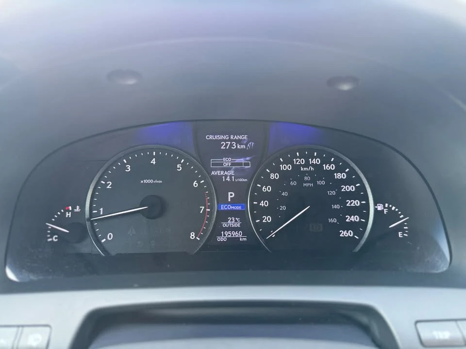2013 Lexus LS 4th Gen - Image 17 of 18