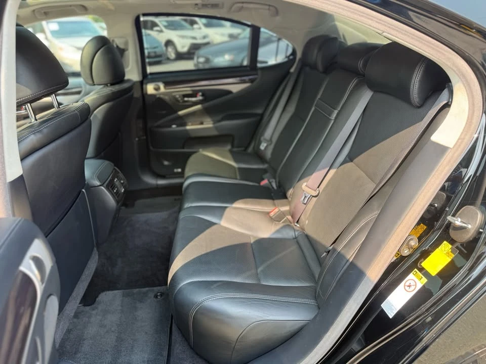 2013 Lexus LS 4th Gen - Image 9 of 18