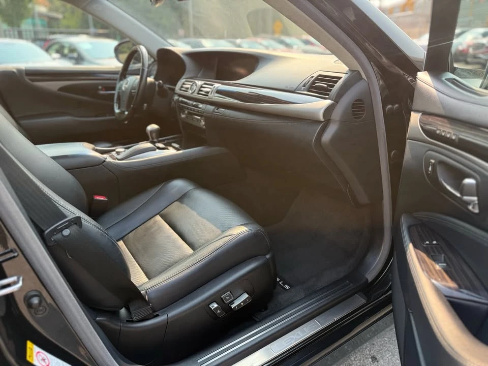 2013 Lexus LS 4th Gen - Image 11 of 18