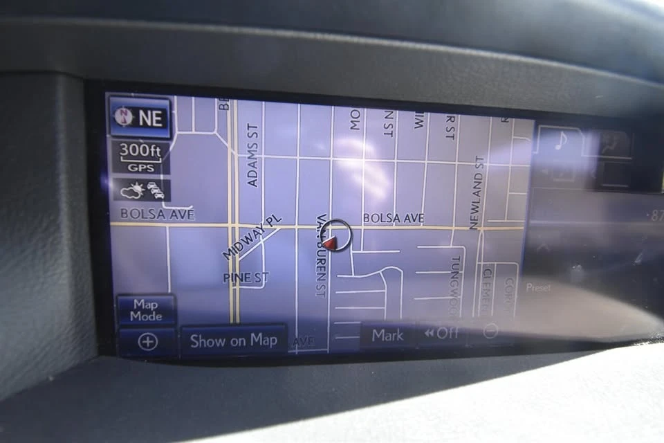 2013 Lexus LS 4th Gen - Image 16 of 20