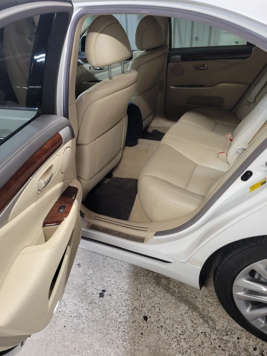 2013 Lexus LS 4th Gen - Image 9 of 15