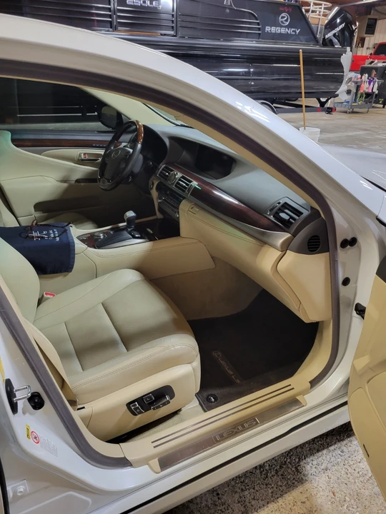 2013 Lexus LS 4th Gen - Image 11 of 15