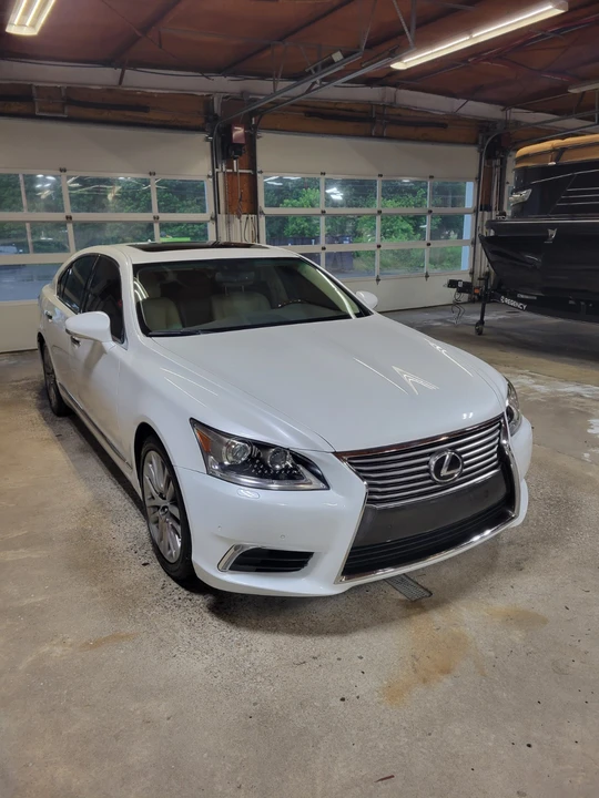 2013 Lexus LS 4th Gen - Image 4 of 15