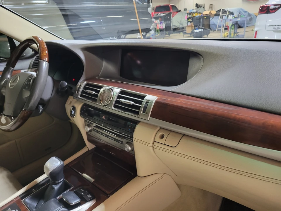 2013 Lexus LS 4th Gen - Image 12 of 15
