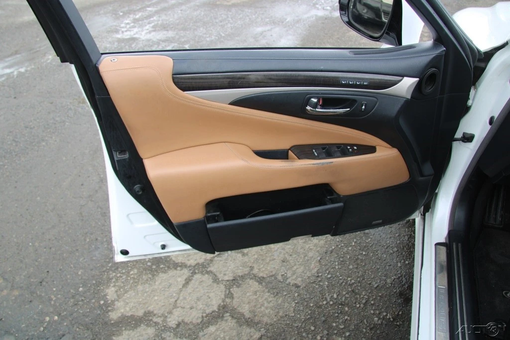 2013 Lexus LS 4th Gen - Image 14 of 21