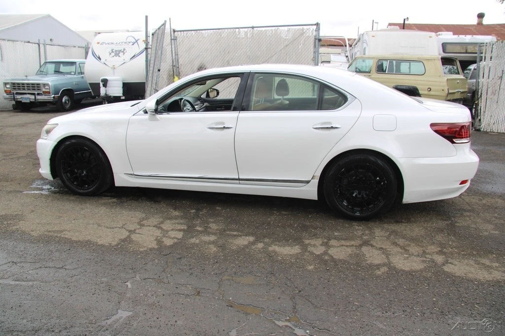2013 Lexus LS 4th Gen - Image 4 of 21