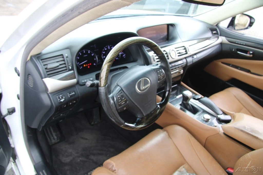 2013 Lexus LS 4th Gen - Image 16 of 21