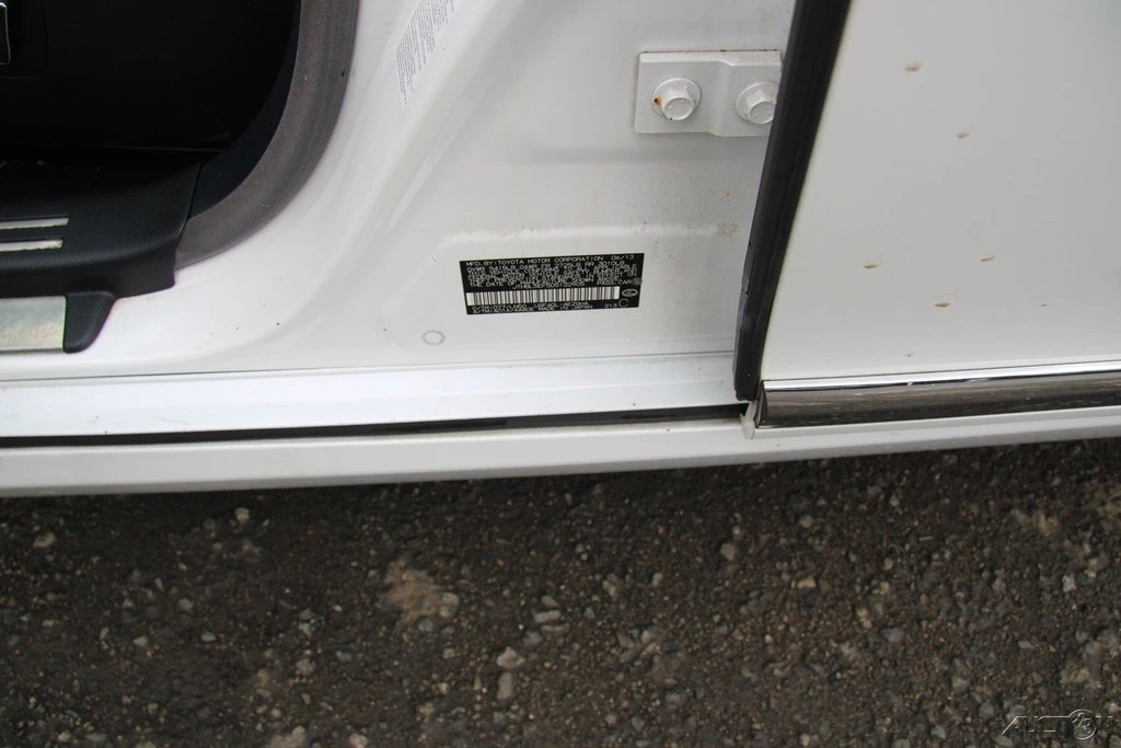2013 Lexus LS 4th Gen - Image 13 of 21