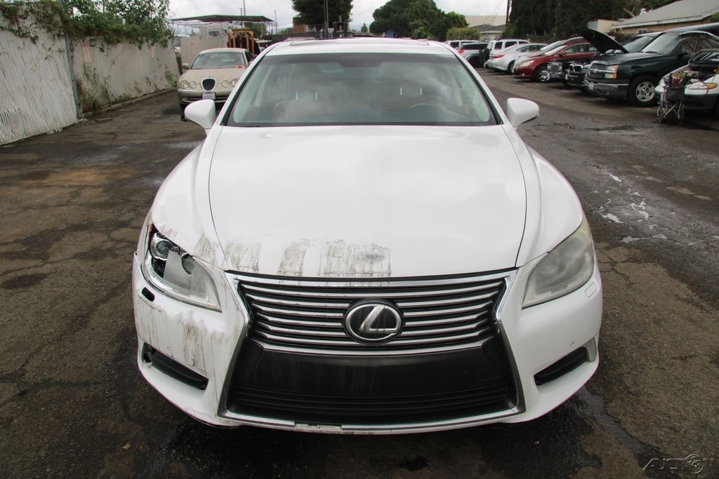 2013 Lexus LS 4th Gen - Image 10 of 21