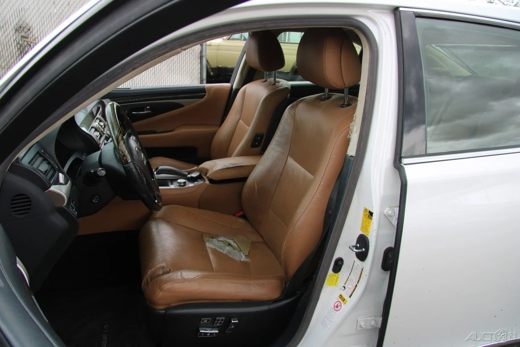 2013 Lexus LS 4th Gen - Image 15 of 21