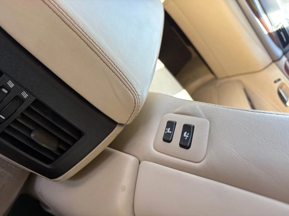 2013 Lexus LS 4th Gen - Image 14 of 17