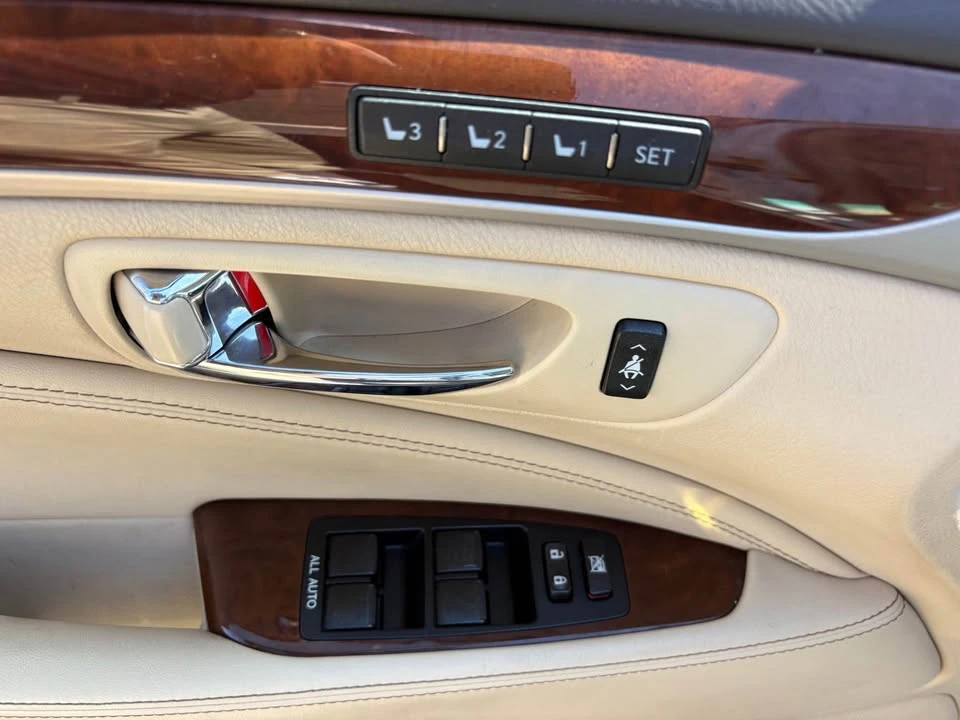2013 Lexus LS 4th Gen - Image 15 of 17