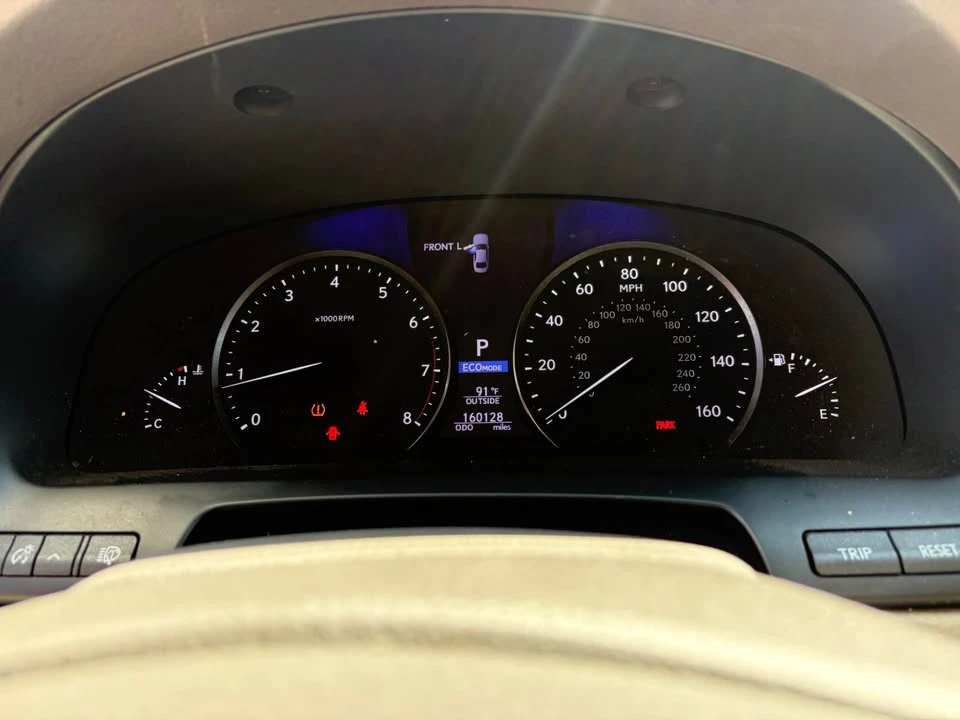 2013 Lexus LS 4th Gen - Image 10 of 17
