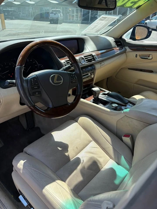 2013 Lexus LS 4th Gen - Image 9 of 17