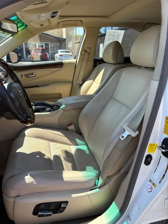 2013 Lexus LS 4th Gen - Image 11 of 17