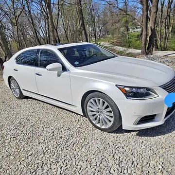 2013 Lexus LS 460 L Sedan 4D