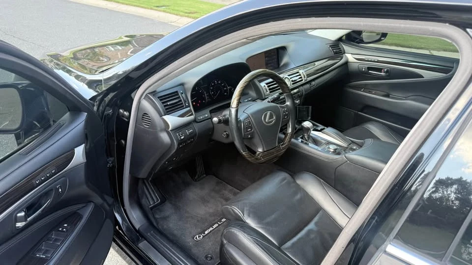 2013 Lexus LS 4th Gen - Image 9 of 15