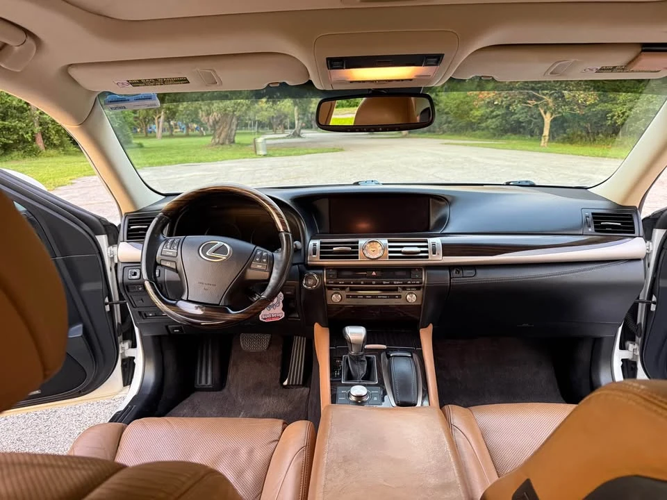 2013 Lexus LS 4th Gen - Image 9 of 19
