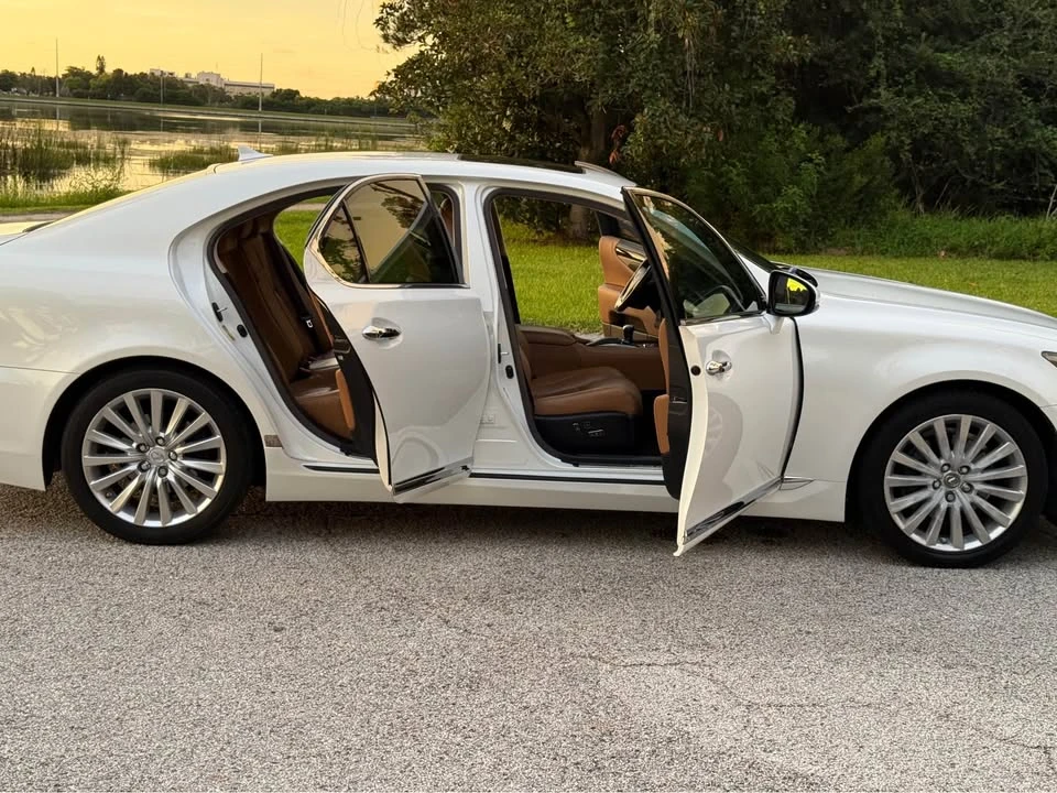 2013 Lexus LS 4th Gen - Image 5 of 19