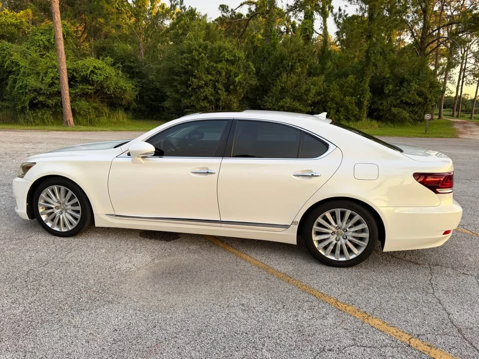 2013 Lexus LS 4th Gen - Image 4 of 19