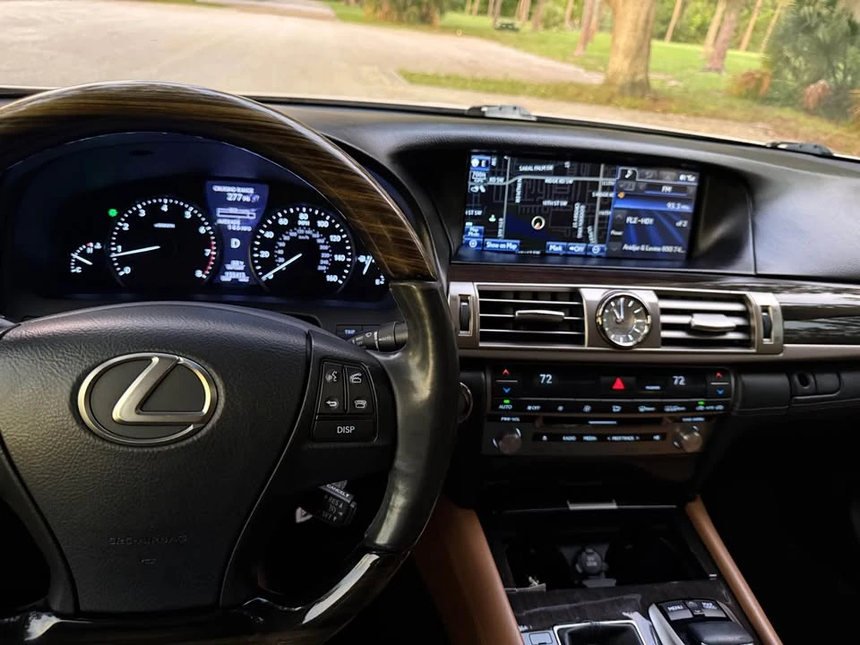 2013 Lexus LS 4th Gen - Image 18 of 19