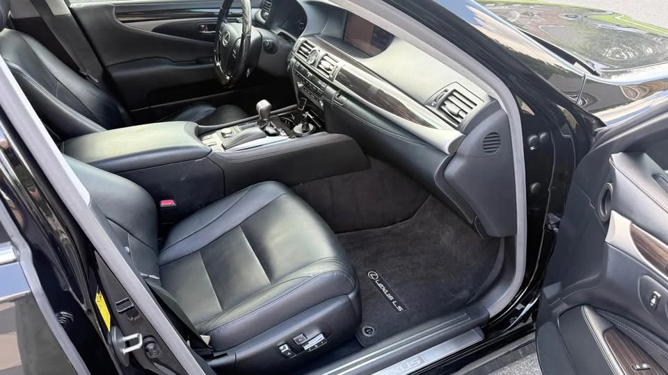 2013 Lexus LS 4th Gen - Image 11 of 15
