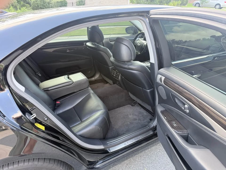 2013 Lexus LS 4th Gen - Image 10 of 15