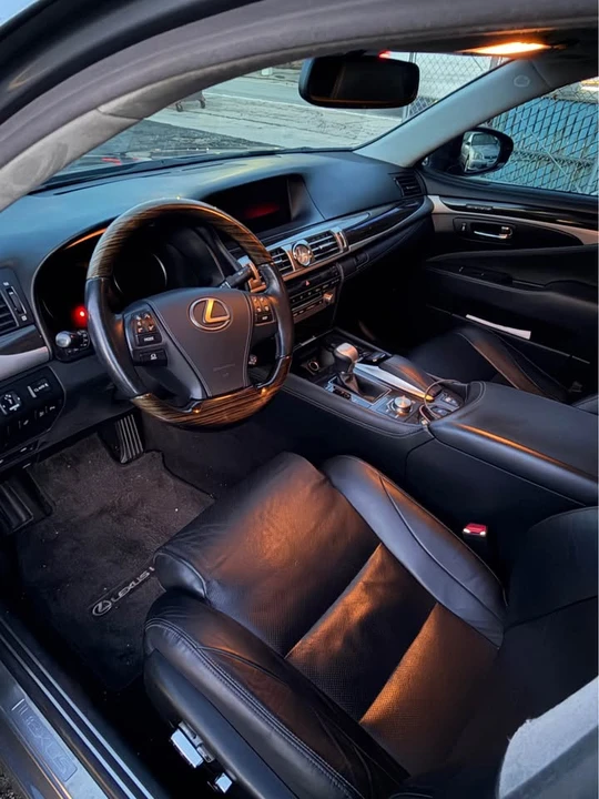 2013 Lexus LS 4th Gen - Image 7 of 10