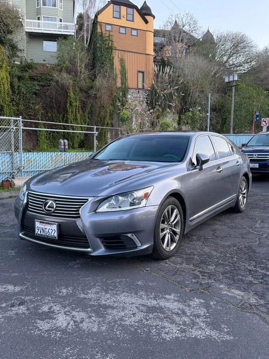 2013 Lexus LS 4th Gen - Image 3 of 10