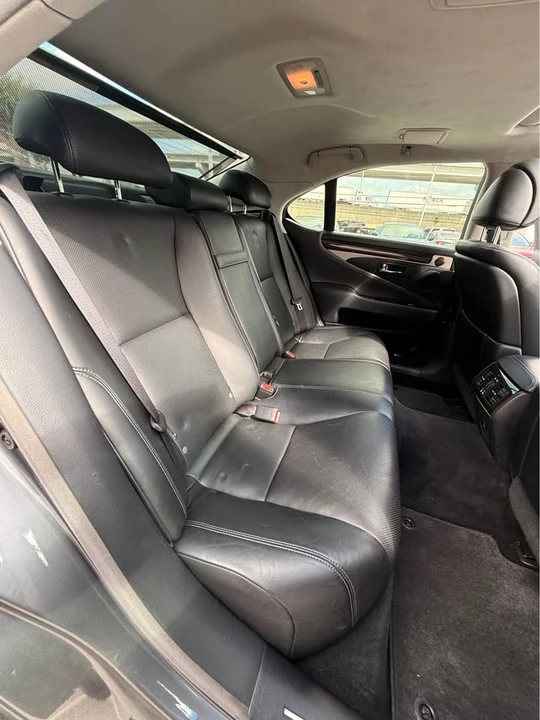 2013 Lexus LS 4th Gen - Image 14 of 17