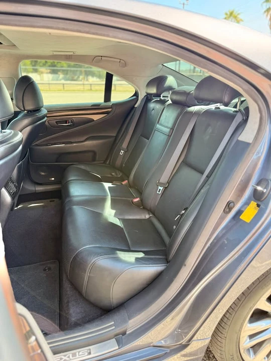 2013 Lexus LS 4th Gen - Image 10 of 16