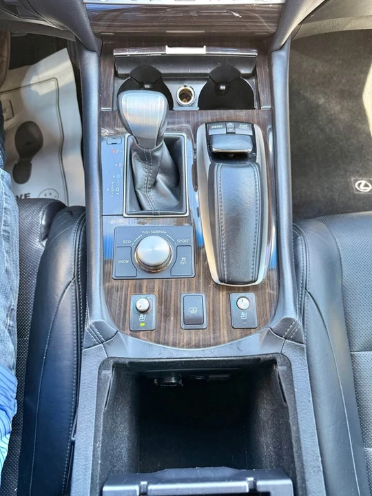 2013 Lexus LS 4th Gen - Image 13 of 16