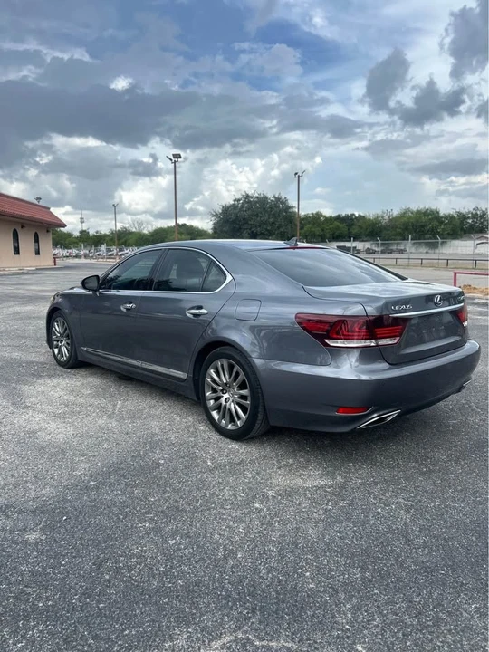 2013 Lexus LS 4th Gen - Image 10 of 12